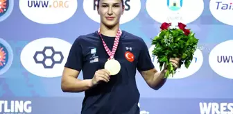 Akkök Holding şirketlerinden milli güreşçi Buse Tosun Çavuşoğlu'na tebrik