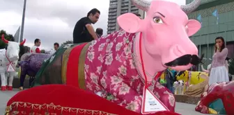 İstanbul Sokakları, 'Cowparade'in Rengarenk İnekleriyle Şenleniyor