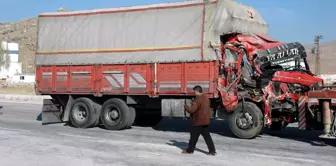 Afyonkarahisar'da Trafik Kazası: 1 Ölü, 19 Yaralı