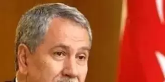 Hem Şemsiyesini Tuttu Hem Konuştu