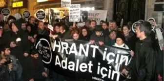 Hrant'ın Arkadaşları Agos Önünde Mahkeme Kararını Protesto Etti