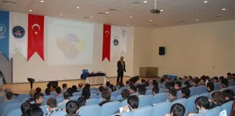 Yurtkur'dan Öğrencilere Liderlik Okulu Semineri