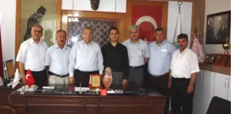 Başkan Şanal'a Plaket