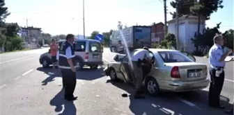 Bölge Trafik Önünde Kaza: 4 Yaralı