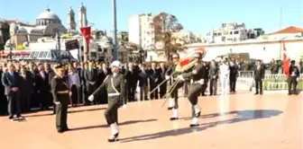 Taksim'de, Saygı Duruşsuz 30 Ağustos Töreni