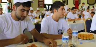 Baklavayı En Kısa Sürede Yemek İçin Yarıştılar