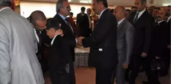 Vali Karaloğlu, Vanlılarla Bayramlaştı