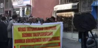 Bitlis AK Parti İl Binasına Siyah Çelenk Bırakmak İsteyen Grup Polis Tarafından Durduruldu