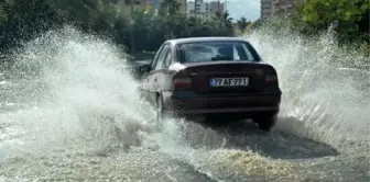 Yağmur, Mersin'de Hayatı Felç Etti