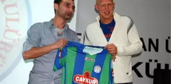 Çaykur Rizespor'da Yönetimden Teknik Heyet ve Futbolculara Destek