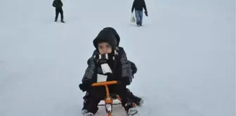 Hakkari'de Kar Yağışı Kayakseverlerin Yüzünü Güldürdü