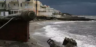 Ayvalık'ta Yağmur ve Lodos Büyük Hasara Yolaçtı