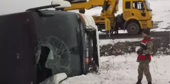 Yolcu Otobüsü Devrildi: 13 Yaralı