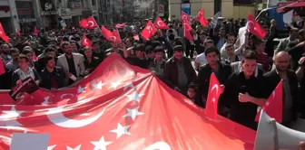 Taksim'de 'Bağımsız Türkiye' Yürüyüşü