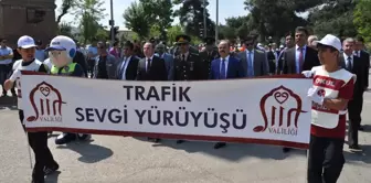 Siirt'te Trafik Haftası Kutlamaları Sevgi Yürüyüşü ile Start Aldı