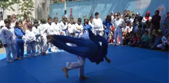 Öğrencilere, Muhteşem Judo Gösterisi