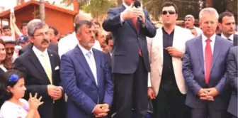 Bakan Bayraktar, Sandalye Üzerine Çıkarak Halka Hitap Etti