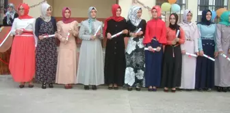 Burhaniye'de İmam Hatiplilerin Mezuniyet Coşkusu