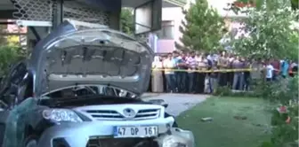 Otomobil, 17 Metre Takla Attıktan Sonra Durdu