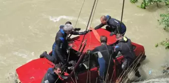 Çoruh Nehri'ne Uçan Otomobildeki 3 Kişi Bulunamadı