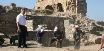 Vali Al, Tralleis Kentinde İncelemerde Bulundu