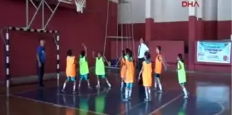 Emniyet Müdürü, Çocuklarla Basketbol Oynadı