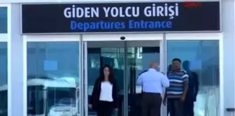 Karslı Öğrenciler Sinoplu Öğretmeni Çiçeklerle Karşıladı