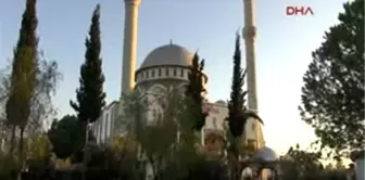 Camide Namaz Kılan Alman, Abdest Alan 2 Kişiyi Bıçakladı