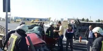 Ambulans ile Otomobil Çarpıştı: 6 Yaralı