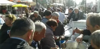 Saltukova'da Halka Aşure Dağıtıldı