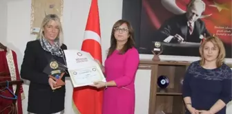 Rektör Kılıç'tan Hayırseverlere Plaket