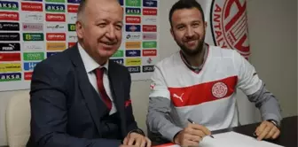 Giray Kaçar, Antalyaspor'a İmzayı Attı