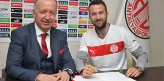 Giray Kaçar Medical Park Antalyaspor'a Transfer Oldu