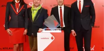 Vodafone Red Ekibi, Atıl Kutoğlu Şıklığıyla Abonelere Hizmet Götürecek