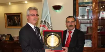 Başkan Çağlayan'a Plaket Verildi