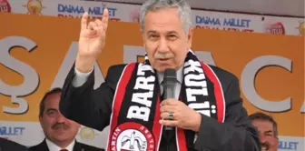 Arınç, Kılıçdaroğlu'nu Eleştirmek İçin Bozkurt İşareti Yaptı