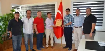 MHP Kurucu Üyelerinden Başkan Gül'e Plaket