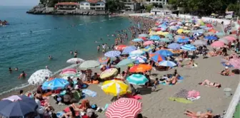 Amasra'da Plajlarda Şemsiye Açacak Yer Kalmadı