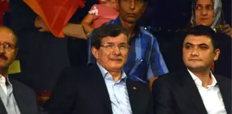 Davutoğlu: One Minute Diye Yükselen Sesin Arkasında, İnsanlık Onurunun Sesi Vardır