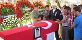 Şehit Polis Toprağa Verildi