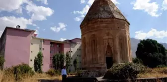 Halime Hatun Kümbeti'nın Silüetini Bozdular