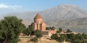 Halime Hatun Kümbeti'nın Silüetini Bozdular