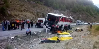 Antalya'da Otobüs Kazası: 13 Ölü, 31 Yaralı!