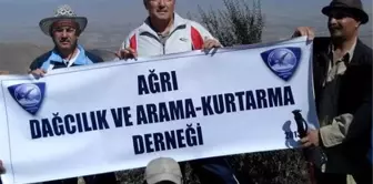 Ağrı'lı Dağcılar Kılıçgediği Zirvesinde