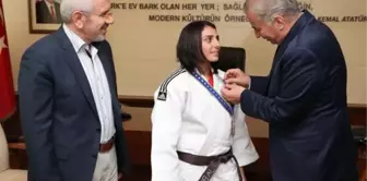 Başkan Zolan'dan Tekvandocu Nesrin'e Altın