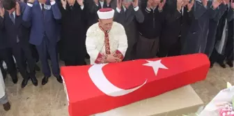 Bahçeli, Yıldırım'ın Tabutuna Omuz Verdi