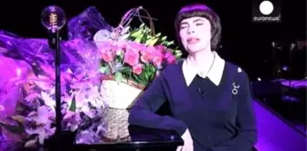 Mireille Mathieu Sılaya Döndü