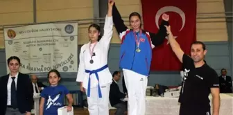 Minik Taekwondocular, Foça'ya Altın'la Döndü