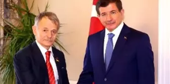 Davutoğlu, Kırım Tatarları Lideri Kırımoğlu'nu Kabul Etti