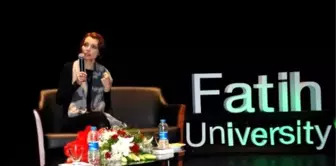 Elif Şafak Fatih Üniversitesinde Öğrencilerle Buluştu